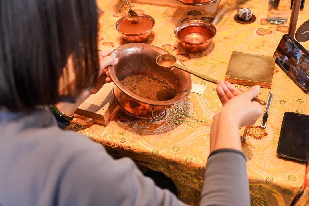 藏这份来自雪域圣境下的非凡攻略pg电子首页开宾利进藏！请收(图12)
