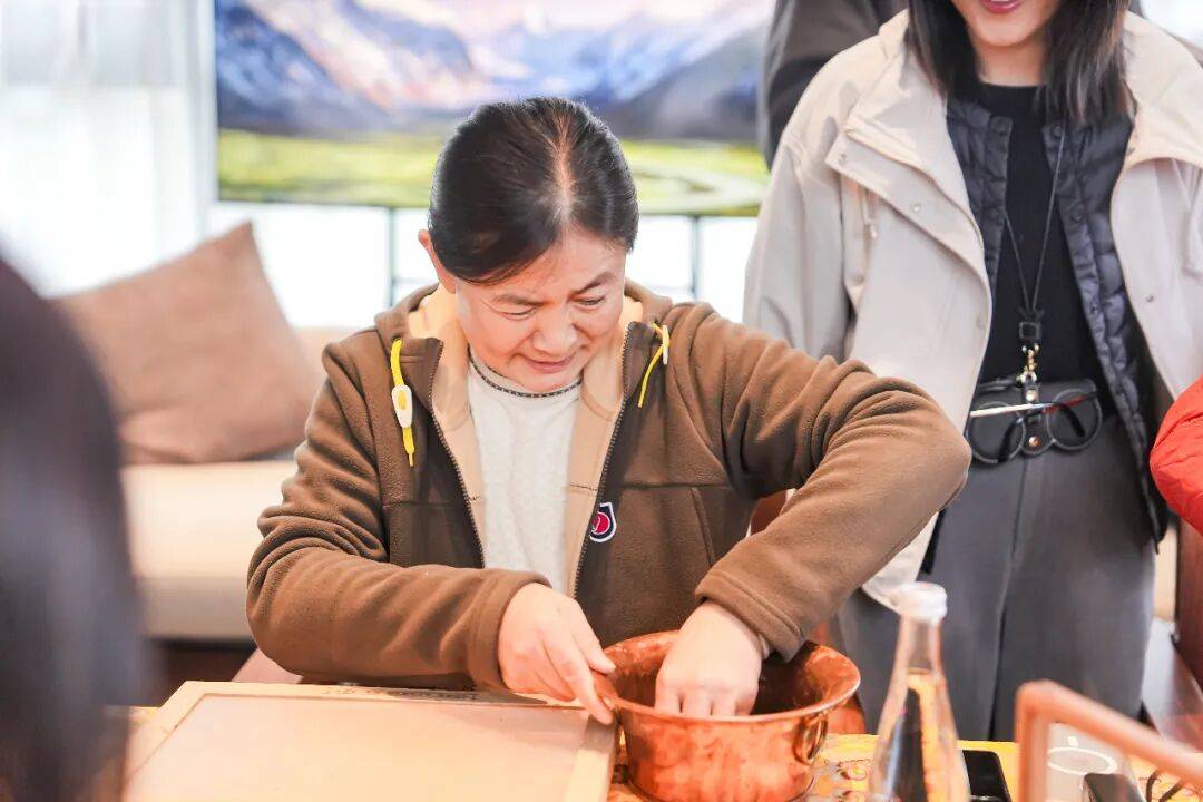 藏这份来自雪域圣境下的非凡攻略pg电子首页开宾利进藏！请收(图26)