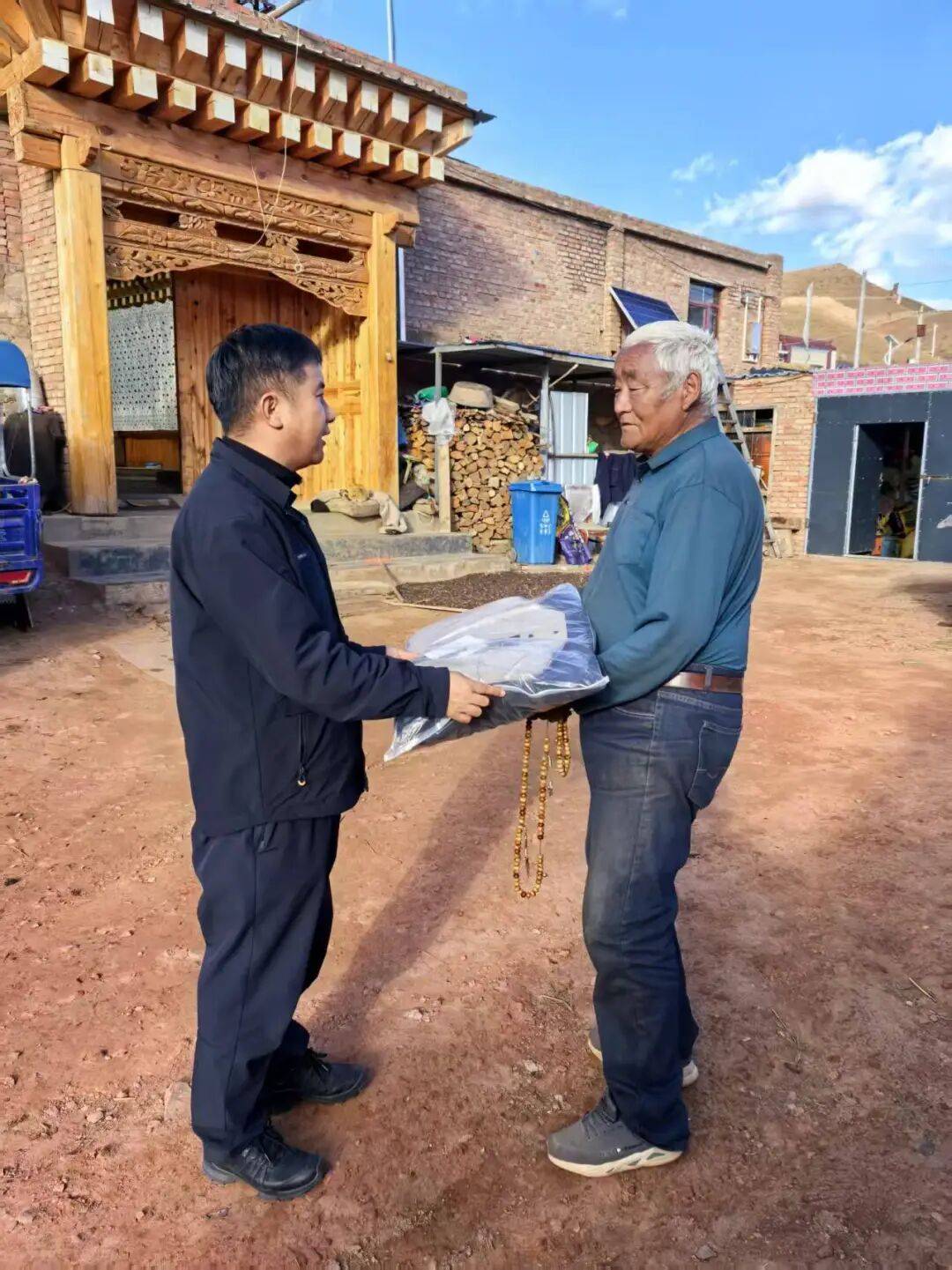 型事迹 】州委统战部二级主任科员 扎西云珠pg电子模拟器试玩【甘南州结对关爱工作典(图3)